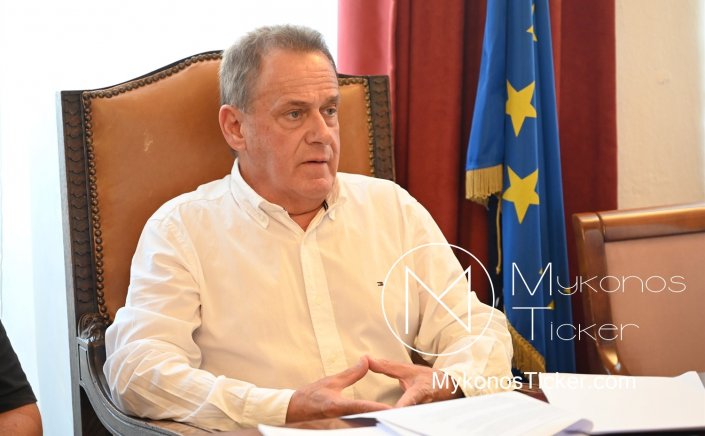 Bεpώνηs σε Κoυκά: Είστε υπόλογος για τις “Ιστορικές Στιγμές” του ΕΠΣ πού βίωσαν οι Μυκονιάτες και γι' αυτό σας έστειλαν....... αδιάβαστους