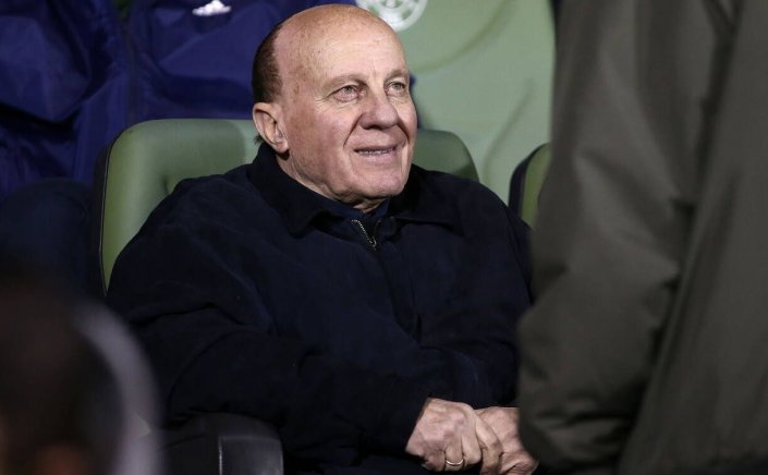 Δύσκολες ώρες για τον Μίμη Δομάζο - Ο «Στρατηγός» υπέστη επεισόδιο, γίνονται προσπάθειες ανάνηψης