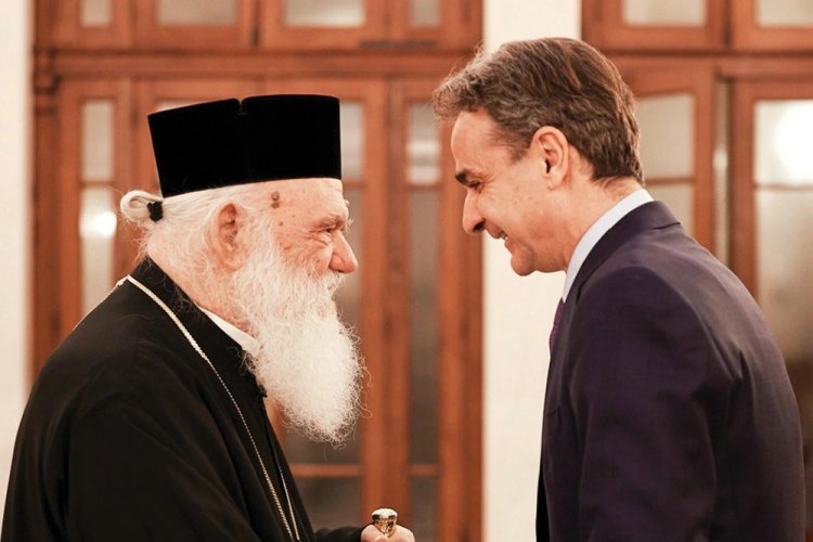 PM Mitsotakis receives Archbishop Ιieronymos: Ο Αρχιεπίσκοπος Ιερώνυμος πρότεινε στον Πρωθυπουργό,  η εκκλησιαστική περιουσία να αξιοποιηθεί από το κράτος, με στόχο την κατασκευή κοινωνικών κατοικιών και φοιτητικών εστιών