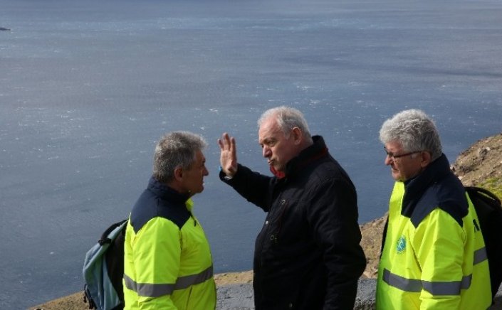 Santorini earthquakes: Αυτοψία Λέκκα στο τελεφερίκ της Καλντέρας - Τρία σενάρια για την εξέλιξη της σεισμικής δραστηριότητας 