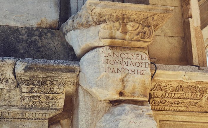 World Greek Language Day 2025: Παγκόσμια Ημέρα Ελληνικής Γλώσσας!! Με παλμό χιλιάδων ετών και θαυμαστή ανθεκτικότητα συνοδεύει την ανθρωπότητα [Videos]
