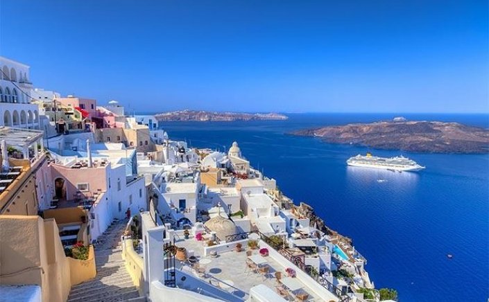 Tourist Season 2025 - Santorini: Το διπλό στοίχημα, άνοιγμα κρουαζιέρας και κρατήσεις Απριλίου-Μαΐου για να μην χαθεί το 2025