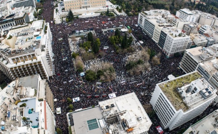 Gathering for the Tempi: Οι πολίτες «βούλιαξαν» τις πλατείες σε Ελλάδα & Εξωτερικό!! Οι αλήτες αμαύρωσαν την εικόνα [Videos, Pics]
