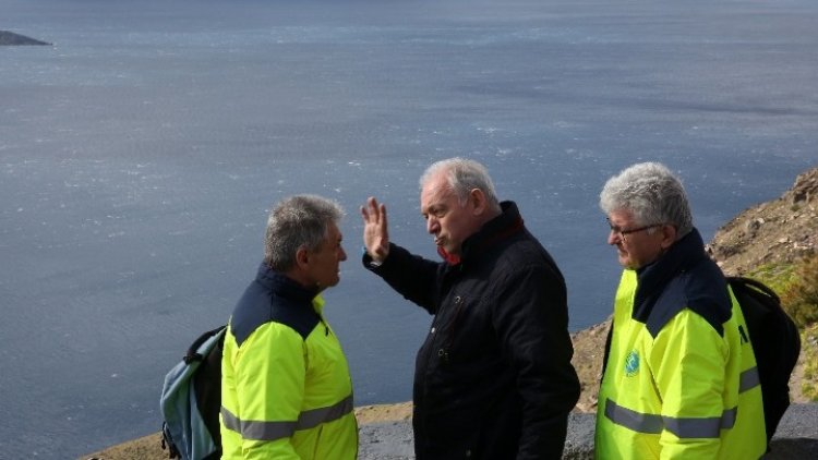 Santorini earthquakes: Αυτοψία Λέκκα στο τελεφερίκ της Καλντέρας - Τρία σενάρια για την εξέλιξη της σεισμικής δραστηριότητας 