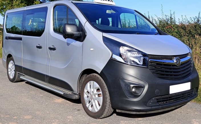 9 Seater Maxi Cab:  Πλαφόν στο 40% για την αντικατάσταση 9θέσεων ταξί στο Ν. Αιγαίο - Δεκτή η μεμβράνη χρωματισμού