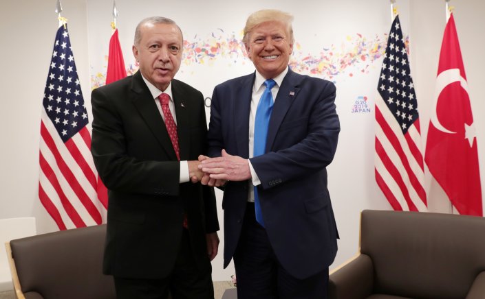 Erdogan seeks meeting with Trump: Ο Ερντογάν επιδιώκει συνάντηση με τον Τραμπ [Bloomberg]