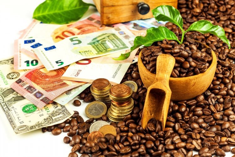 Coffee prices surge to record highs: Ανατιμήσεις στον καφέ φέρνει το ράλι στις διεθνείς τιμές