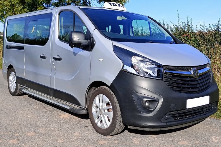 9 Seater Maxi Cab:  Πλαφόν στο 40% για την αντικατάσταση 9θέσεων ταξί στο Ν. Αιγαίο - Δεκτή η μεμβράνη χρωματισμού