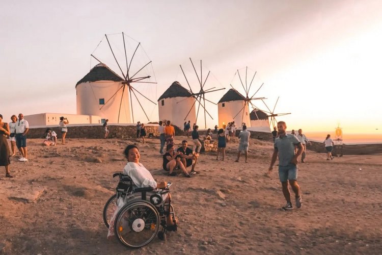 Accessible Tourism: Χαμηλή η προσβασιμότητα στον ελληνικό τουρισμό για άτομα με αναπηρία