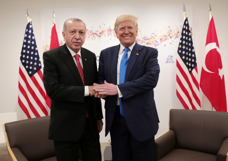 Erdogan seeks meeting with Trump: Ο Ερντογάν επιδιώκει συνάντηση με τον Τραμπ [Bloomberg]