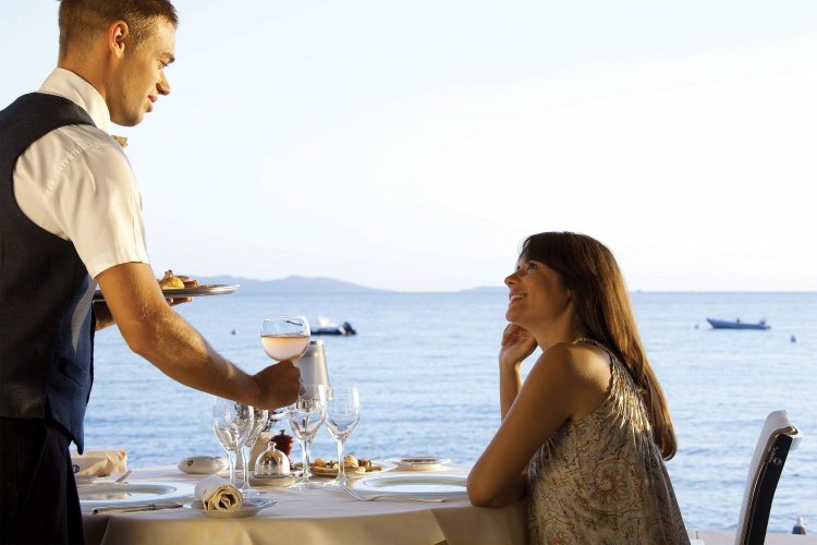 Pay Employees for Independence day: Πως αμείβεται η εργασία κατά την αργία της 25ης Μαρτίου