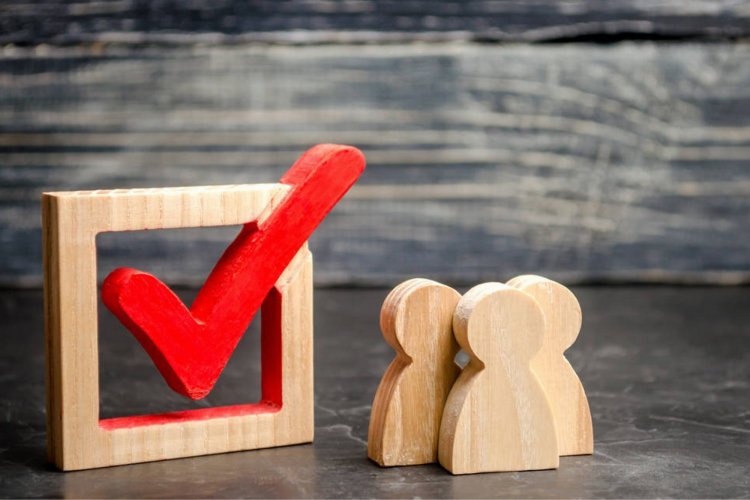 Poll Tracker: Τι δείχνουν οι δημοσκοπήσεις που κάνει μεγάλο fund