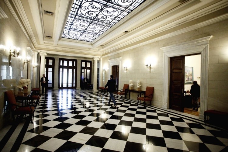 Maximos Mansion: Το σενάριο που κοντεύει να… τρελάνει το Μαξίμου