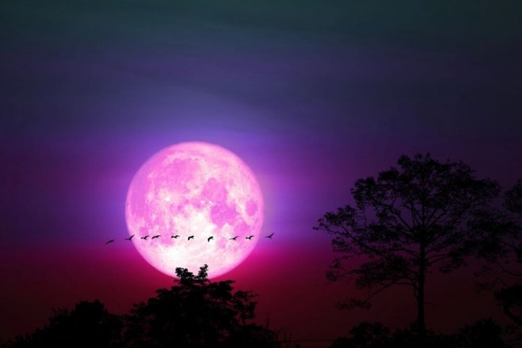 Full Moon: Το μεγαλύτερο φεγγάρι του 2020 σήμερα, λόγω της νέας «Πασχαλινής» υπερπανσελήνου