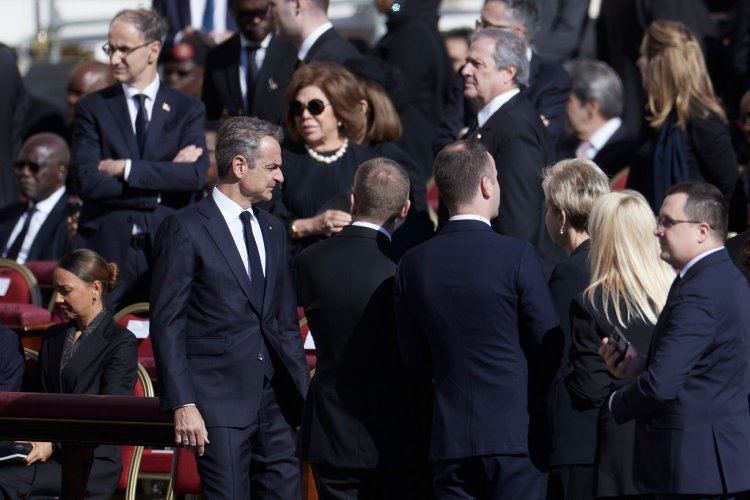 Behind the Politics: Τελικά δεν υπήρξε ούτε χειραψία με τον Τραμπ