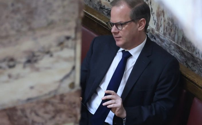 Alerts in Maximou: Συναγερμός στο Μαξίμου για το «151»!! Απρόθυμοι πολλοί «γαλάζιοι» βουλευτές να στείλουν τον Καραμανλή στην Προανακριτική!!