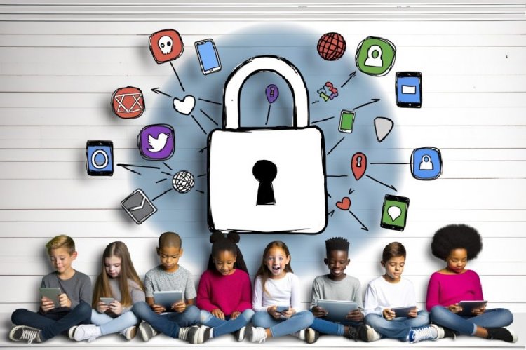 Social media and pre-teens and teenagers: «Κόφτες» στα social media – Τι προβλέπει νομοθεσία που προωθούν Γαλλία, Ισπανία, Ιρλανδία και Ελλάδα