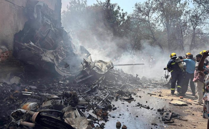 Aircraft crash in India: Συντριβή αεροσκάφους στην Ινδία με 242 επιβαίνοντες - Είχε προορισμό το Λονδίνο [Pics+Live Video]