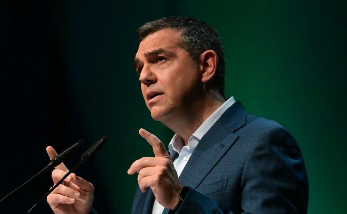 Behind the Politics: Ποιος συγκρίνει τον Τσίπρα με τον ...Γεώργιο Μαύρο;