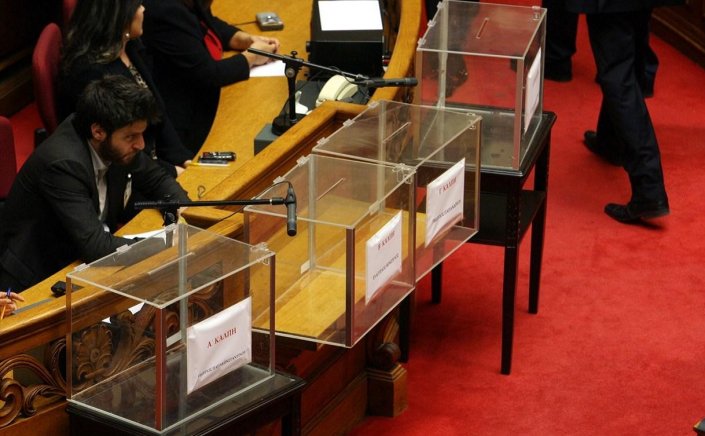 Crisis of Governability: Κρίση κυβερνησιμότητας!! Η κυβέρνηση φθίνει, η αντιπολίτευση δεν μπορεί!!