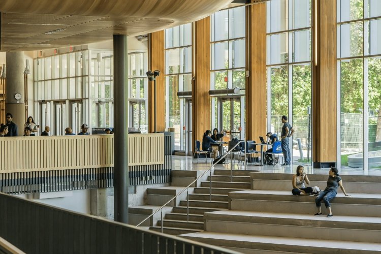 «Eternal» Students: Διαγραφή φοιτητών!! Για πόσα χρόνια μπορείς να σπουδάζεις με τη νέα διάταξη!!