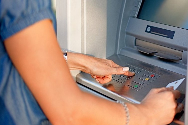 ATM Cash Withdrawal: Τέλος η ανάληψη από τα ΑΤΜ!! Πώς θα βγάζουμε χρήματα από τα μηχανήματα!!