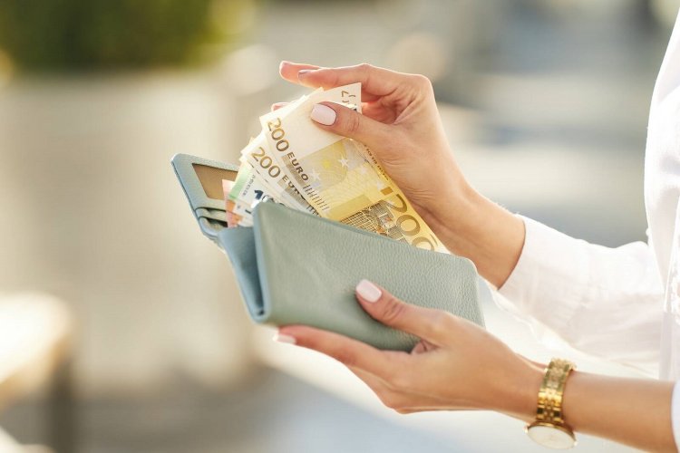 European Central Bank: Τέλος τα μετρητά; Τι θα συμβεί από τον Οκτώβριο του 2025!!