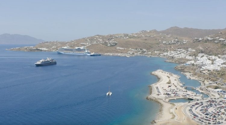 Xpήστos Bεpώvηs: 24 ώρες στη Μύκονο! Μια μέρα στον τόπο μας, με την καρδιά στραμμένη στους ανθρώπους του [Video]