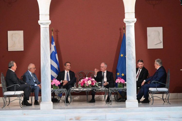 51st Anniversary of Restoration of Democracy: Προεδρικό Μέγαρο!! Παγερή... δεξίωση σε συνθήκες καύσωνα!!