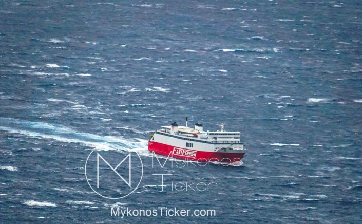 Ferry Routes - Mykonos: Στις 1:00 τη νύχτα αναχωρεί το Θεολόγος από Ραφήνα για Τήνο - Μύκονο - Πάρο - Σταδιακή άρση του απαγορευτικού λόγω ανέμων