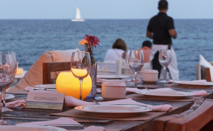 Restaurant Sales and Revenue: Restaurant revenue down as tourists opt for ready-to-eat meals and street food