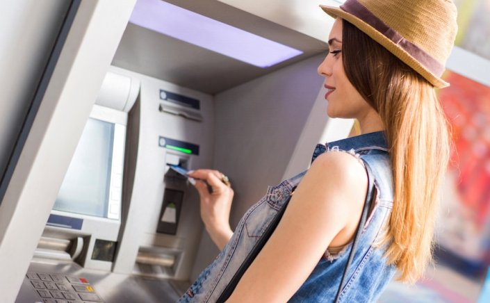 No fees from today for withdrawals from the ATMs of Greek banks