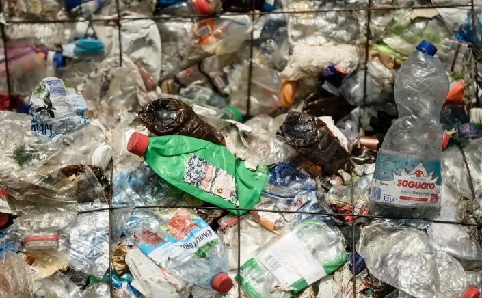 EU probes Greece on recycling projects: Η Ευρωπαϊκή Εισαγγελία ερευνά την Ελλάδα για πιθανή κακοδιαχείριση Ευρωπαϊκών κονδυλίων που προορίζονταν για την ανακύκλωση [Politico]