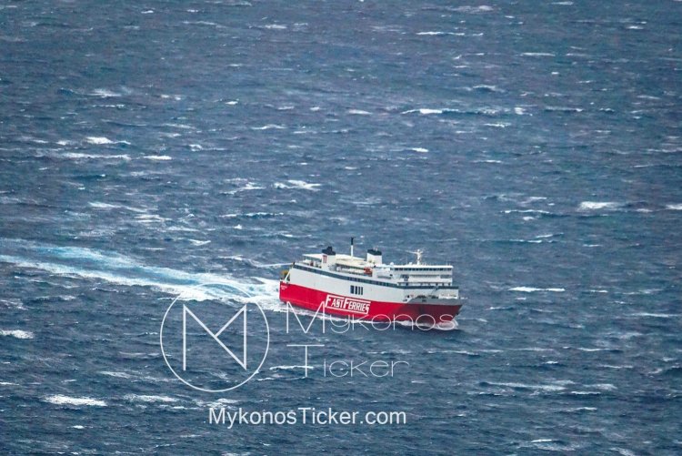 Ferry Routes - Mykonos: Στις 1:00 τη νύχτα αναχωρεί το Θεολόγος από Ραφήνα για Τήνο - Μύκονο - Πάρο - Σταδιακή άρση του απαγορευτικού λόγω ανέμων