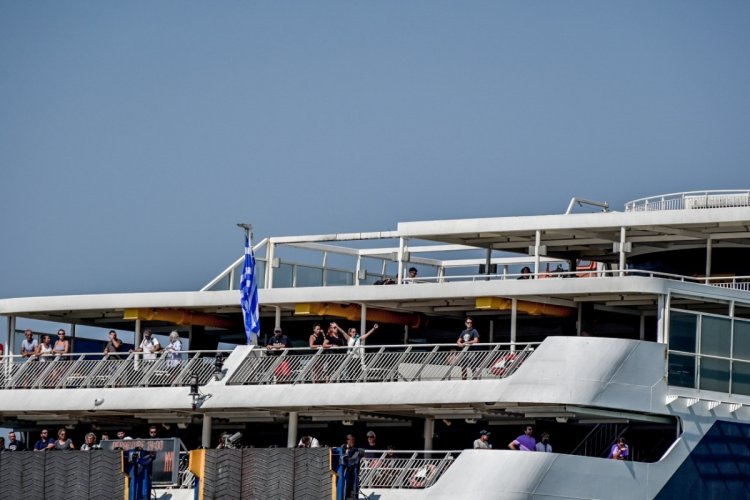 Lifting of a sailing ban: Απέπλευσε το «Blue Star Myconos» - Ήρθη η απαγόρευση απόπλου για Σύρο, Μύκονο, Εύδηλο και Καρλόβασι