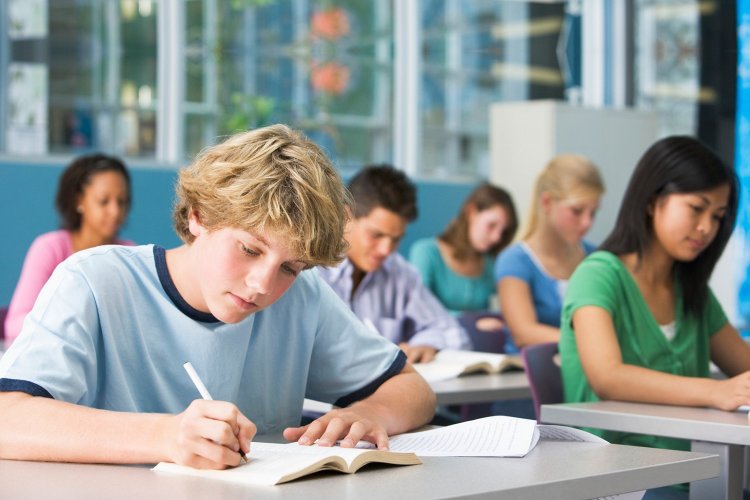 Education Policy: «Υπερβαθμολόγηση Μαθητών»!! Στρέβλωση στον τρόπο αξιολόγησης των μαθητών σε Γυμνάσιο & Λύκειο - Μελέτη για νέα κριτήρια προαγωγής & αποφοίτησης!!