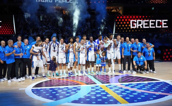 Xpήστos Bεpώvηs για την Εθνική μπάσκετ: “Η Ελλάδα που ξέρει να αγωνίζεται και να νικά, μας εμπνέει όλους”