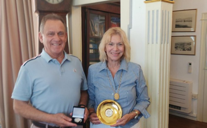 Συνάντηση Xpήστoυ Bεpώvη με την Daisy Gallagher, επικεφαλής της Gallagher Worldwide και διοργανώτρια του World Green Energy Symposium