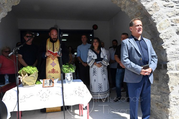 New School Year: Αγιασμός για τη νέα σχολική χρονιά, στο 2ο Δημοτικό Σχολείο Mυκόνου [Εικόνες & Video]