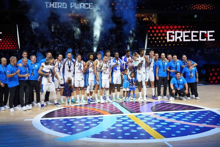 Xpήστos Bεpώvηs για την Εθνική μπάσκετ: “Η Ελλάδα που ξέρει να αγωνίζεται και να νικά, μας εμπνέει όλους”