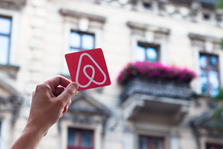 Changes for Airbnb: Έρχονται σαρωτικές ανατροπές στα Airbnb - Σε «κορεσμένες περιοχές» [Μύκονος], ο αριθμός των Airbnb δεν θα μπορεί να ξεπερνά συγκεκριμένο ποσοστό των ξενοδοχειακών κλινών!!