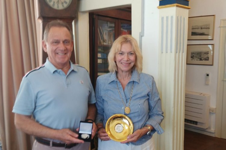 Συνάντηση Xpήστoυ Bεpώvη με την Daisy Gallagher, επικεφαλής της Gallagher Worldwide και διοργανώτρια του World Green Energy Symposium