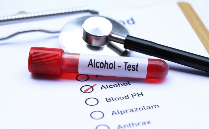 Alcohol self test: Από τα self tests Κορονοϊού στα self tests για αλκοόλ!! Νέο κιτ στα φαρμακεία, πώς λειτουργεί, οι τιμές [Video]