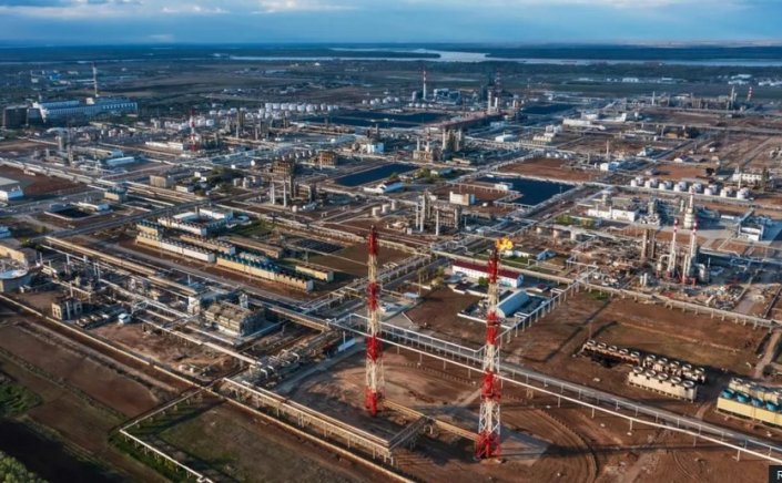 What do US sanctions on Russian oil mean, and who could be affected? [BBC]