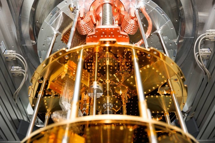 Quantum Computing: Νέο επίτευγμα στους κβαντικούς υπολογιστές «συνοδεύει» το φετινό Νόμπελ Φυσικής στην κβαντομηχανική