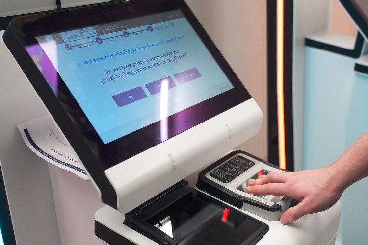 Europe’s new biometric border checks:Τα ταξίδια στην ΕΕ αλλάζουν!! Νέοι βιομετρικοί έλεγχοι στα σύνορα της Ευρώπης!! Τι πρέπει να γνωρίζουν οι ταξιδιώτες από χώρες εκτός ΕΕ; [Theguardian]