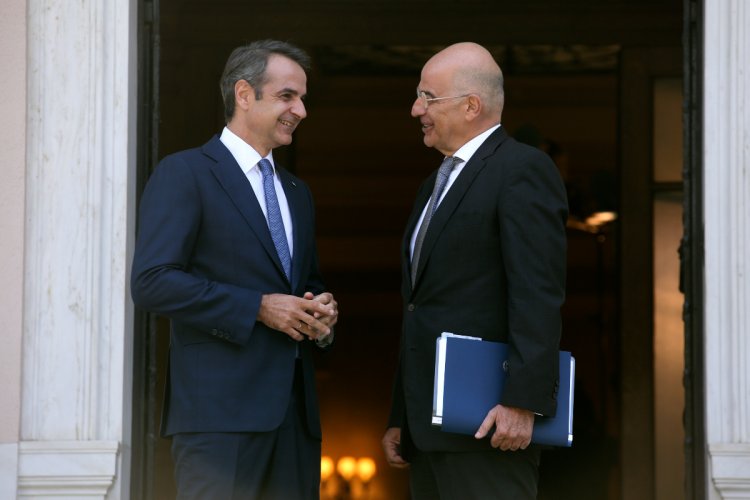 Behind The Scenes: Η επικοινωνιακή παγίδα του Μητσοτάκη στον Δένδια, οι προσπάθειες του Μαξίμου να ηρεμήσει ο Βορίδης και ο Τσίπρας που θέλει να μοιάσει στην Καρυστιανού