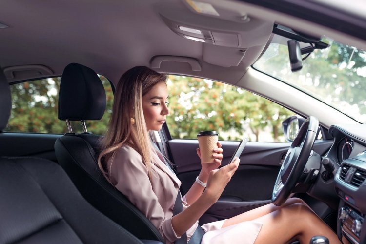 New Road Traffic Code: Μύθοι και αλήθειες, για πρόστιμα σε καφέδες, χοντρά μπουφάν & ψώνια στα καθίσματα, κατά την οδήγηση, σύμφωνα με τον νέο ΚΟΚ