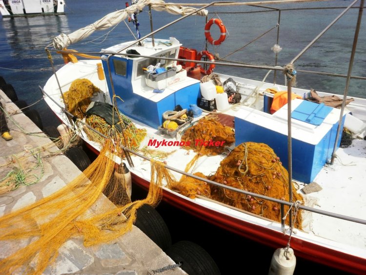 Fishermen of Cyclades: Έτοιμοι για «απόβαση» στον Πειραιά οι αλιείς των Κυκλάδων!!Αντιδρούν για τα θαλάσσια πάρκα [Έγγραφο]