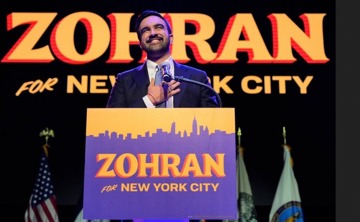 Who is Zohran Mamdani? Ποιος είναι ο Ζοράν Μαμντάνι και πώς κατάφερε να κερδίσει με τόσο εντυπωσιακό τρόπο στις εκλογές της Νέας Υόρκης;